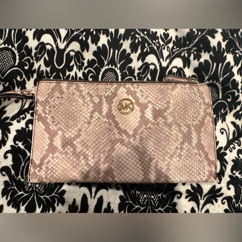 Michael Kors Wristlet
